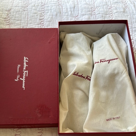 Salvatore Ferragamo Men’s Black Leather Oxfords Sleek Design - Picture 3 of 6